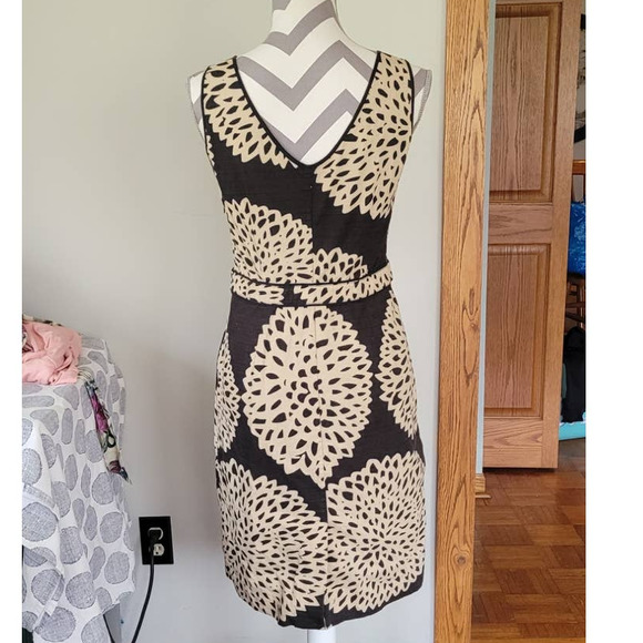 Boden Sleeveless Dress Allover Floral Print Gray and Tan Size 6 - Picture 4 of 6